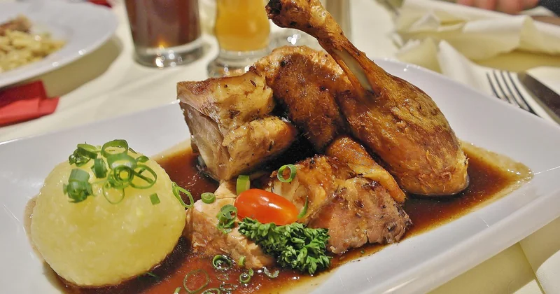 Cuisse de canard au four et pommes de terre