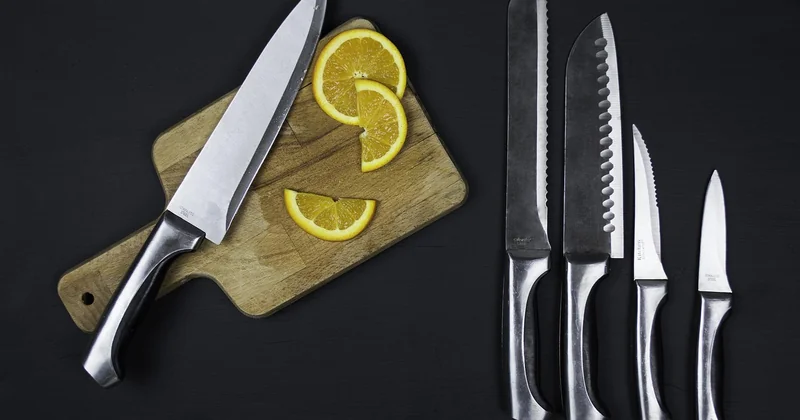 Le matériel : quels couteaux et outils pour découper les fruits